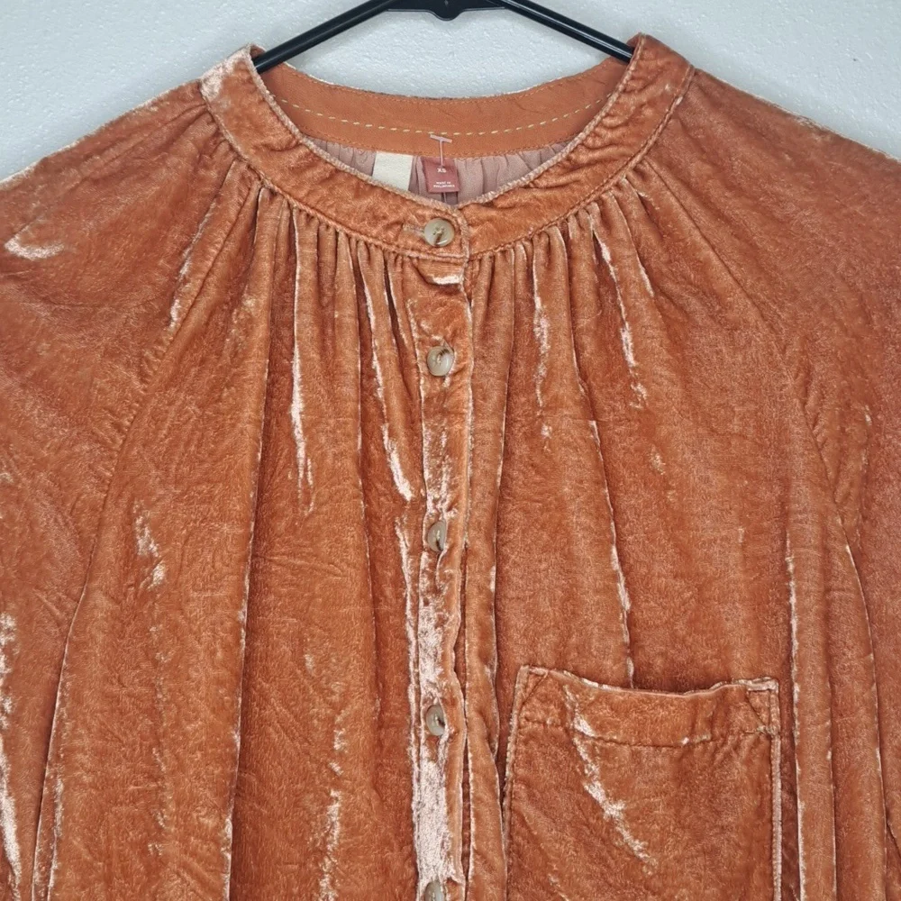 Anthropologie Pilcro Women's Crushed Velvet Blouse Button Up Burnt Orange XS - Picture 3 of 10